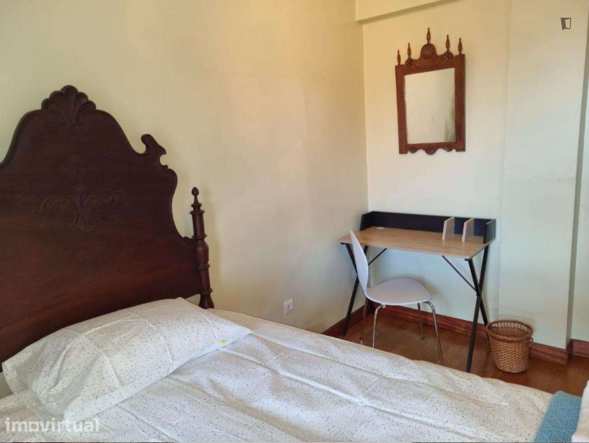 Quarto - localizado em Baixa de Santa Clara Coimbra - Grande imagem: 5/9