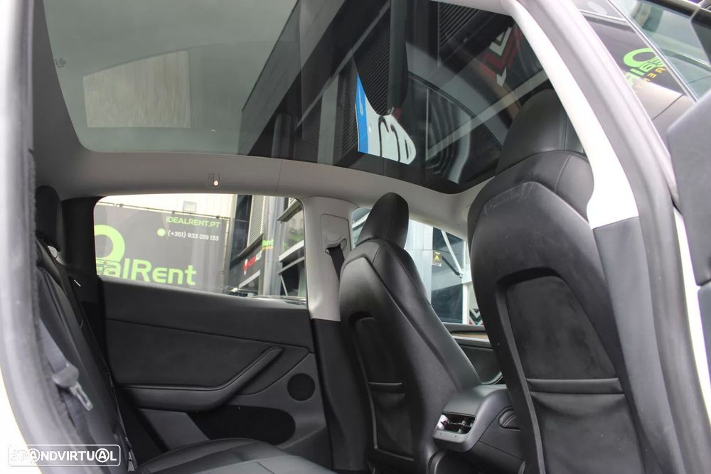 Tesla Model Y Standard — fotografia 14