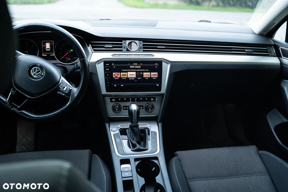 Volkswagen Passat 2.0 TDI SCR DSG Comfortline - 24