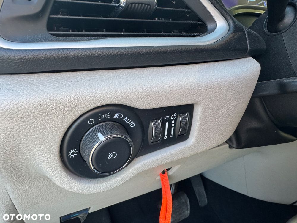 Chrysler Pacifica - 15