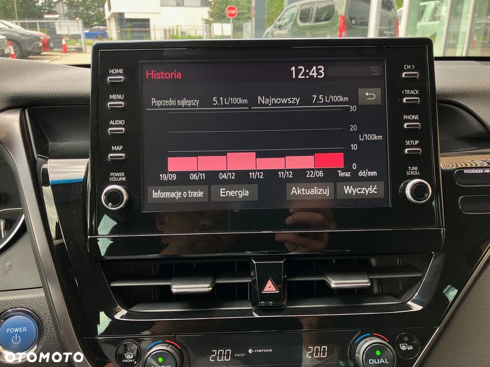 Toyota Camry 2.5 Hybrid Executive CVT - 31