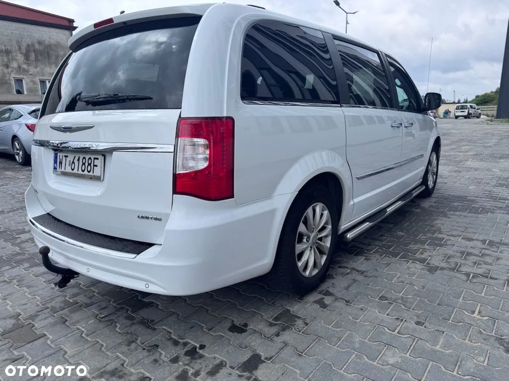 Chrysler Town & Country 3.6 Limited - 10