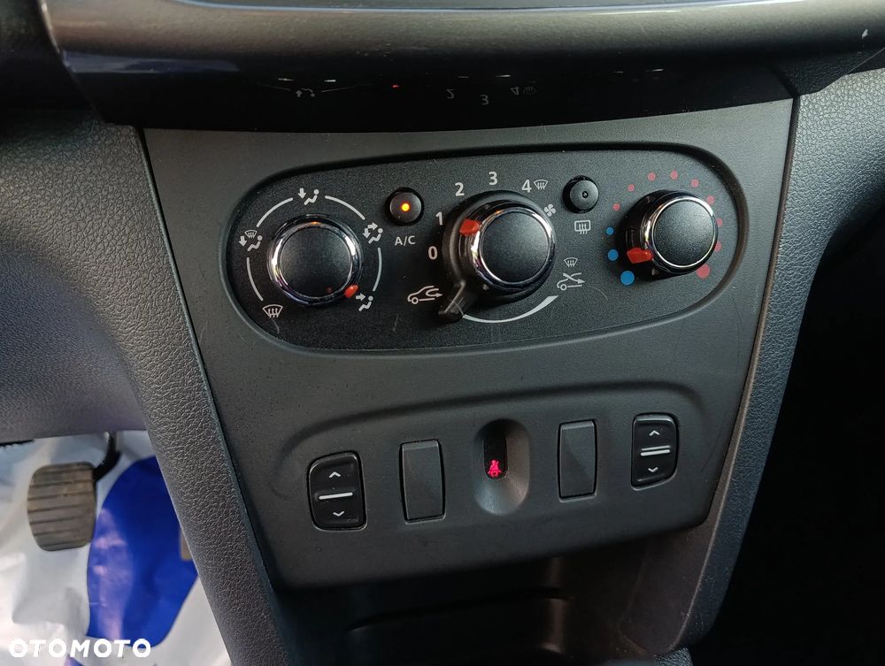 Dacia Sandero 1.2 16V - 25