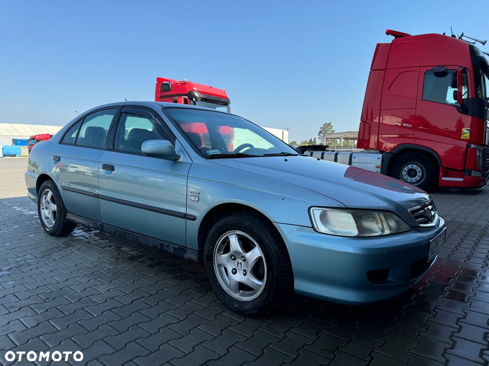 Honda Accord 1.8i LS - 4