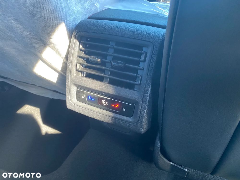 Volkswagen Golf - 10