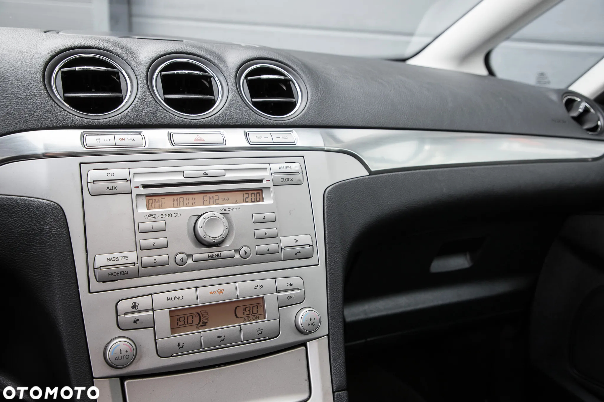 Ford S-Max - 19