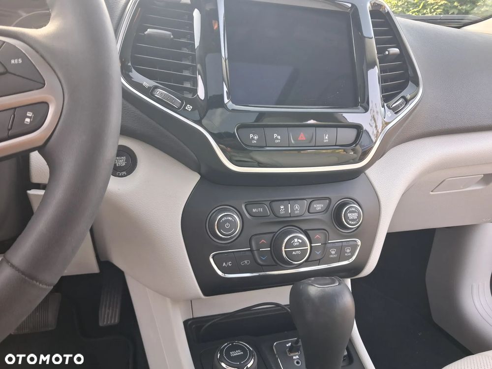 Jeep Cherokee - 11