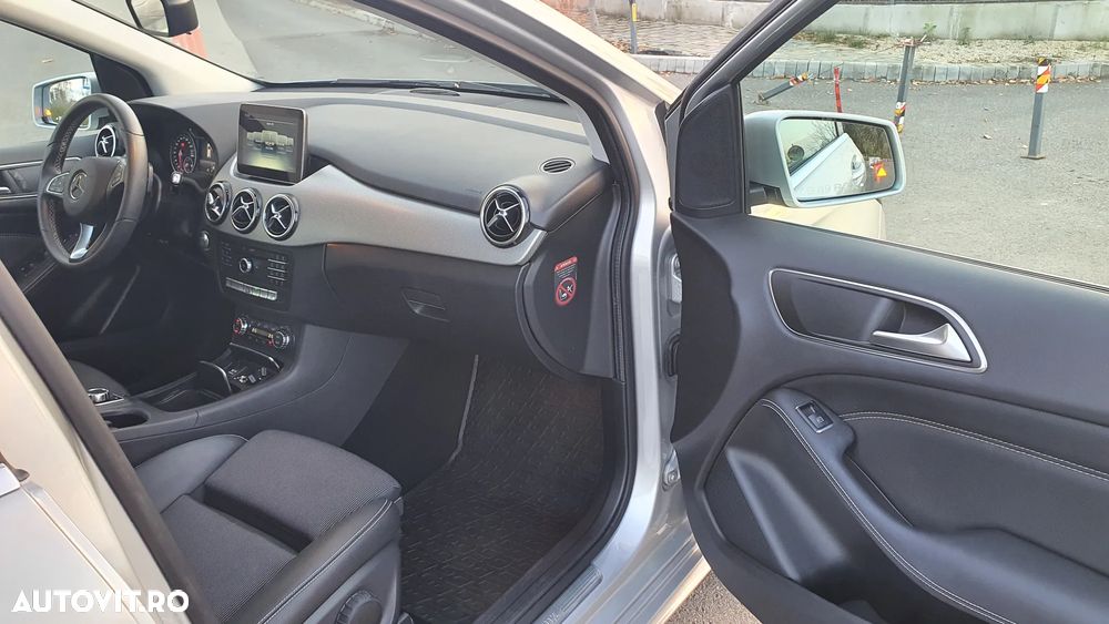 Mercedes-Benz B - 22