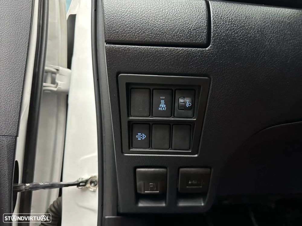 Toyota Hilux 2.4 D-4D 4WD CD CM - 11
