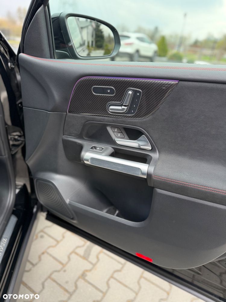 Mercedes-Benz GLB 250 8G-DCT AMG Line - 14