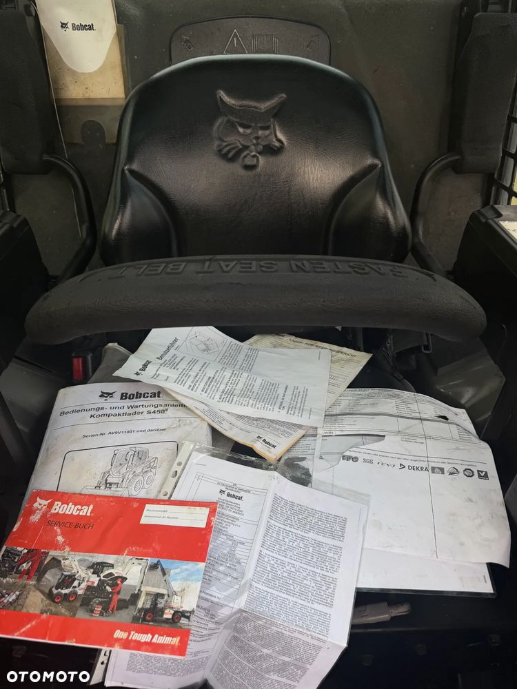 Bobcat S450 ładowarka 4x4 wózek terenowy. Łyżka. Pełne sterowanie z dżojstika jazda i praca. Aktualne serwisy DEKRA 2026r. Dokumentacja Pełna. Silnik Kubota 4cyl 55km. Maszyna Jak Nowa z Salonu! Pochodzi z Norweskiego Gospodarstwa! 2019 rok 1880 mtg! Zero luzów i wycieków. Bardzo mocna i wydajna maszyna o małych gabarytach! Idealna do stajni oraz Budownictwa. OKAZJA TANIO 3 wyjścia Hydrauliczne pod urządzenia!! - 10