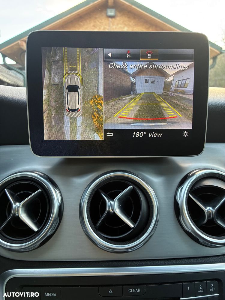 Mercedes-Benz GLA - 24