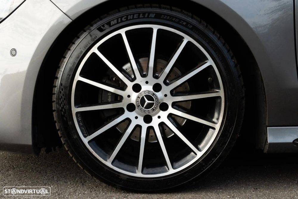 Mercedes-Benz CLA 180 d Shooting Brake AMG Line - 43