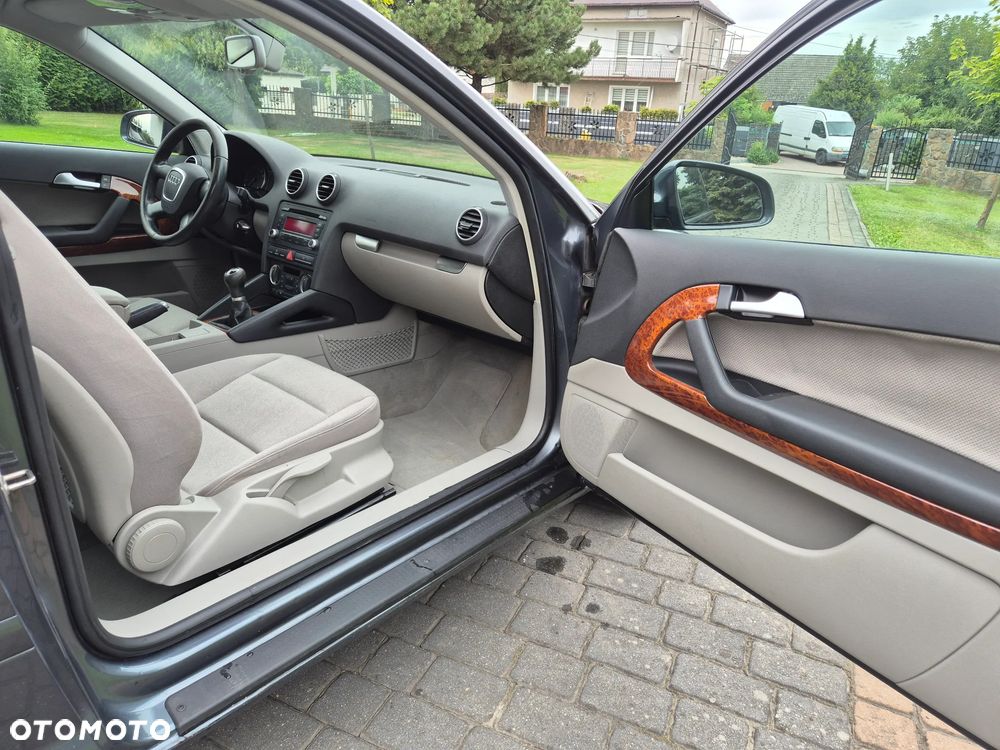 Audi A3 3-drzwiowe 1.6 Attraction - 23