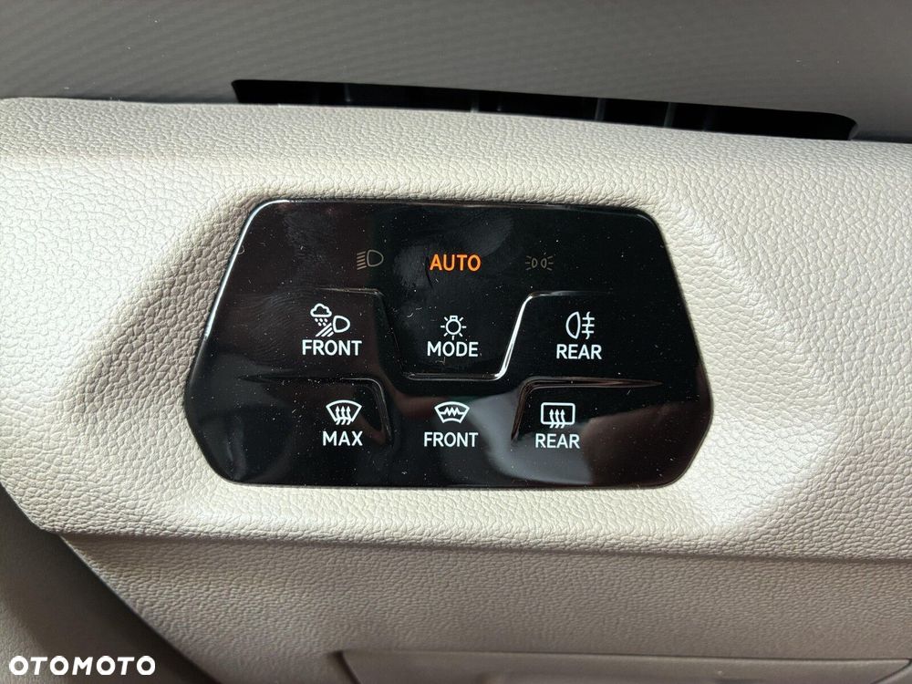 Volkswagen Multivan 2.0 TDI L2 Edition DSG - 32
