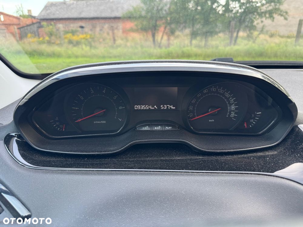 Peugeot 208 - 6