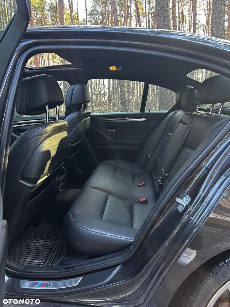 BMW Seria 5 550i - 15