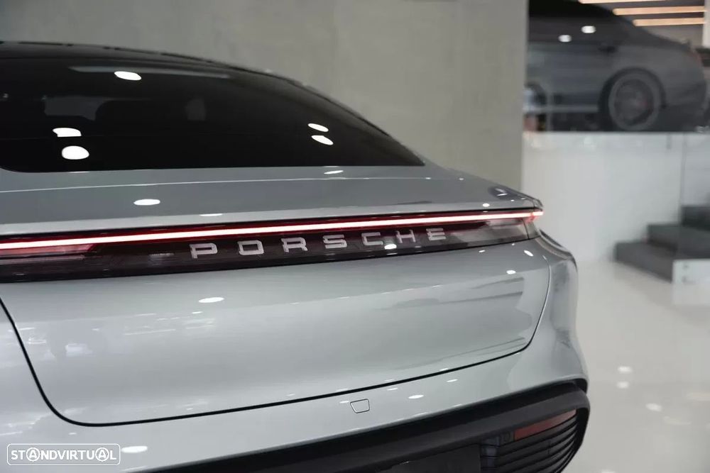 Porsche Taycan 4S - 14