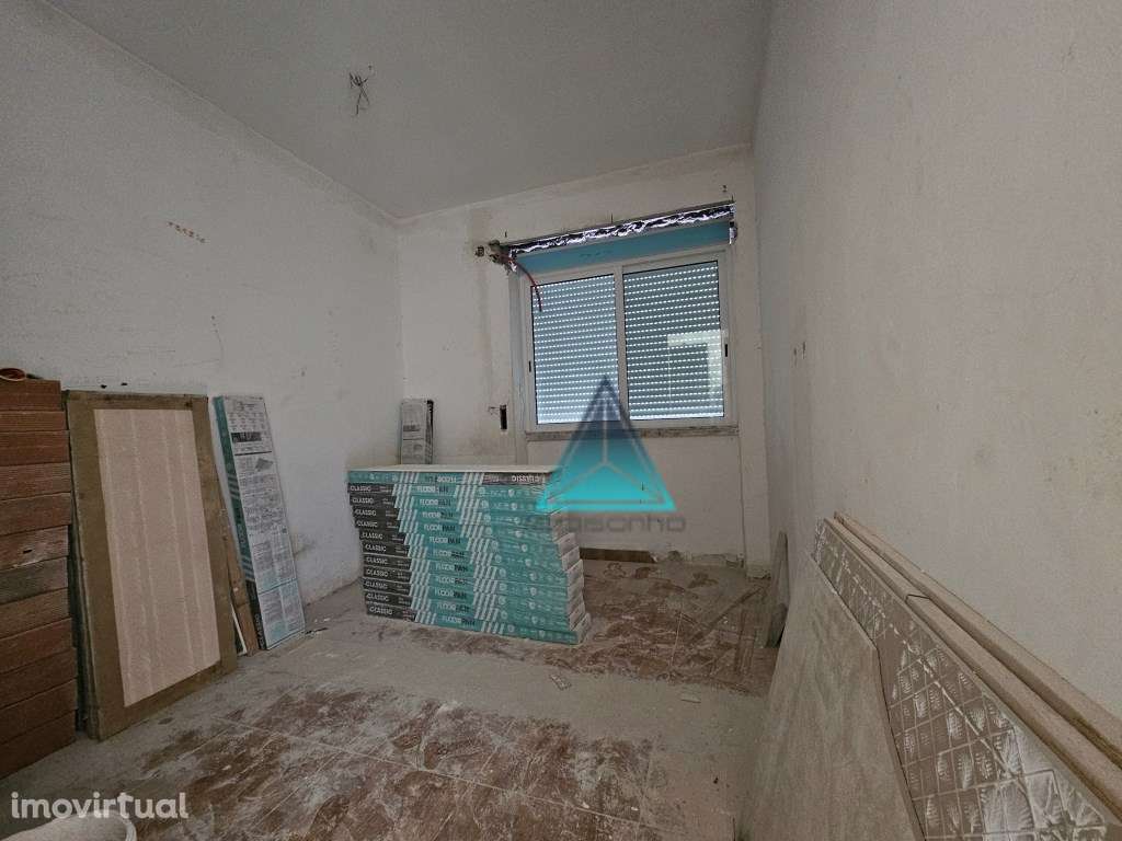 Apartamento T2 Cova da Piedade com Remodelação Total - Rés-do-chão ... - Grande imagem: 3/5