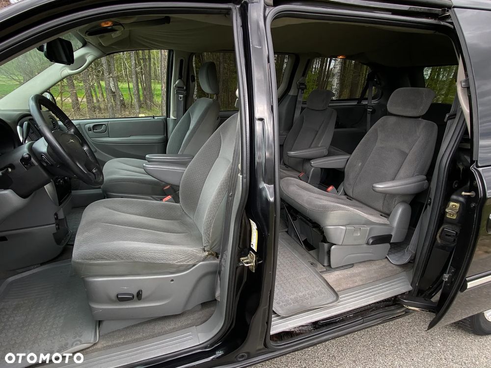 Chrysler Town & Country 3.8 - 13