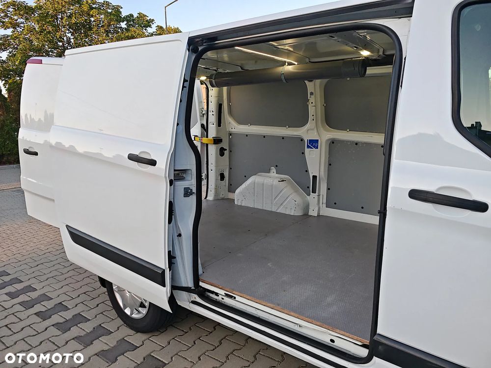 Ford TRANSIT CUSTOM - 17