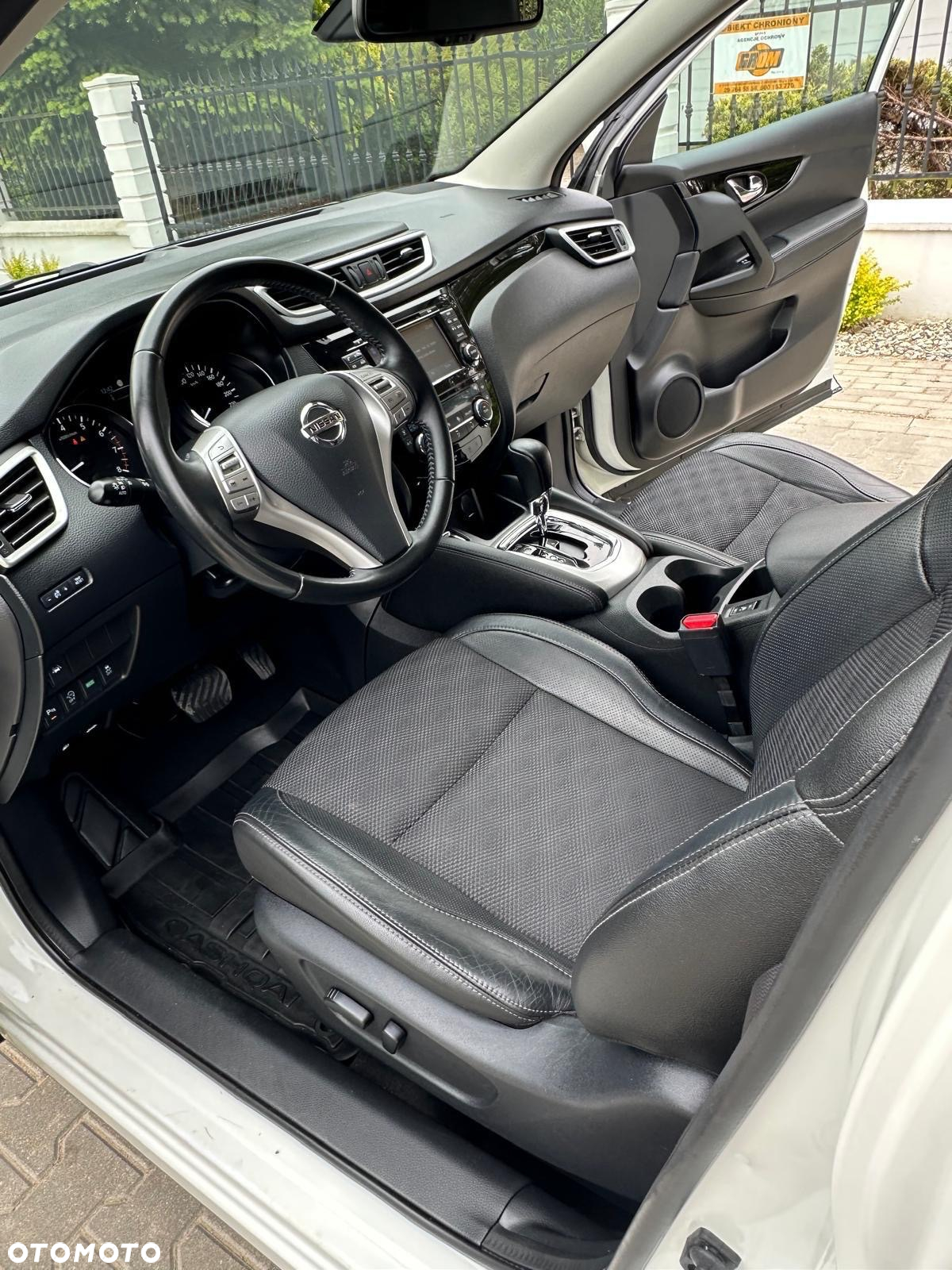 Nissan Qashqai 1.2 DIG-T Xtronic TEKNA - 24
