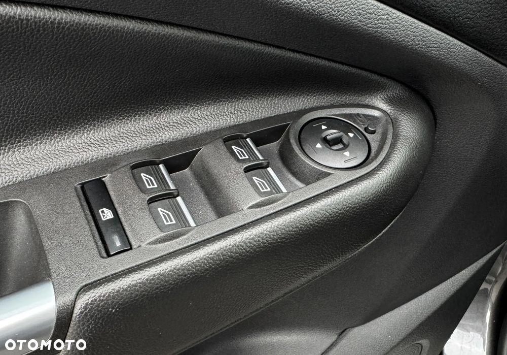 Ford Kuga 1.5 EcoBoost 2x4 Titanium - 32