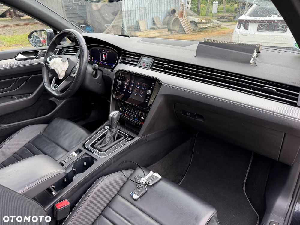 Volkswagen Passat Variant 2.0 TDI SCR DSG 4Motion Elegance - 29
