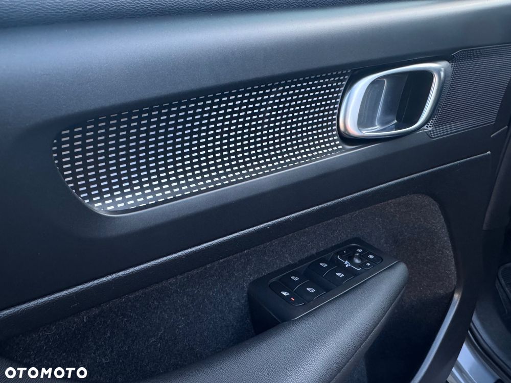 Volvo XC 40 D3 SCR R-Design - 32