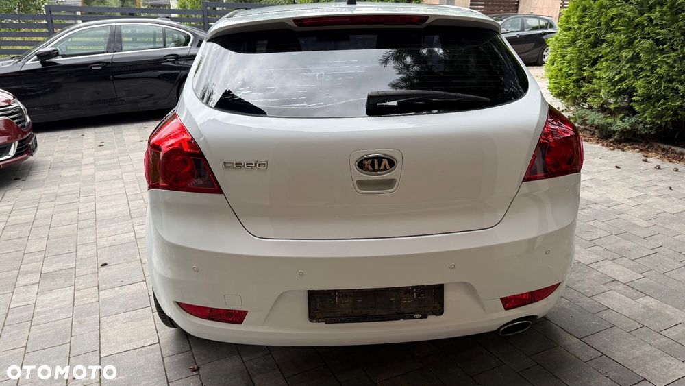 Kia ProCeed - 10