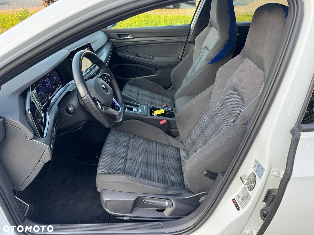 Volkswagen Golf ver-viii-1-4-tsi-plug--in-hybrid-style-dsg - 11