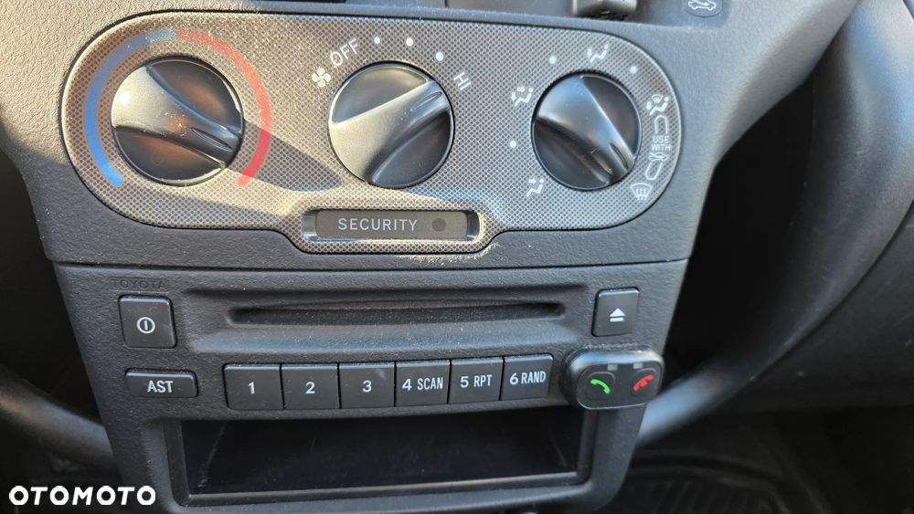 Toyota Yaris 1.3 VVT-i Sol - 11