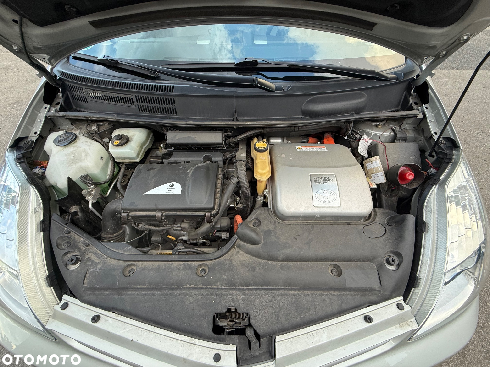 Toyota Prius (Hybrid) Executive - 13
