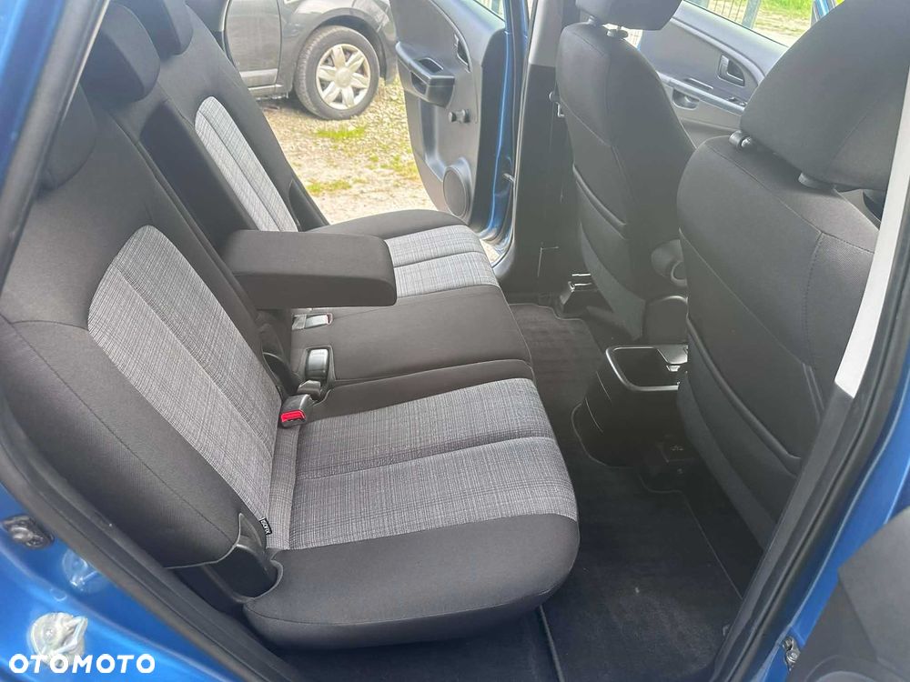 Kia Venga - 7