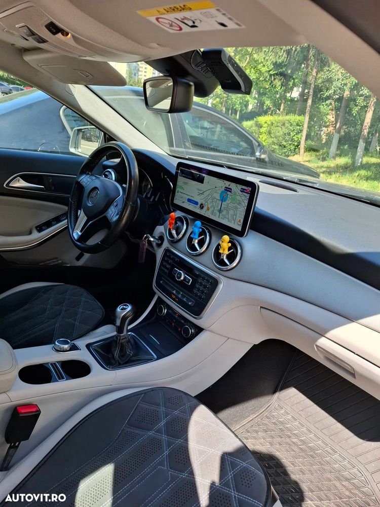 Mercedes-Benz GLA - 8