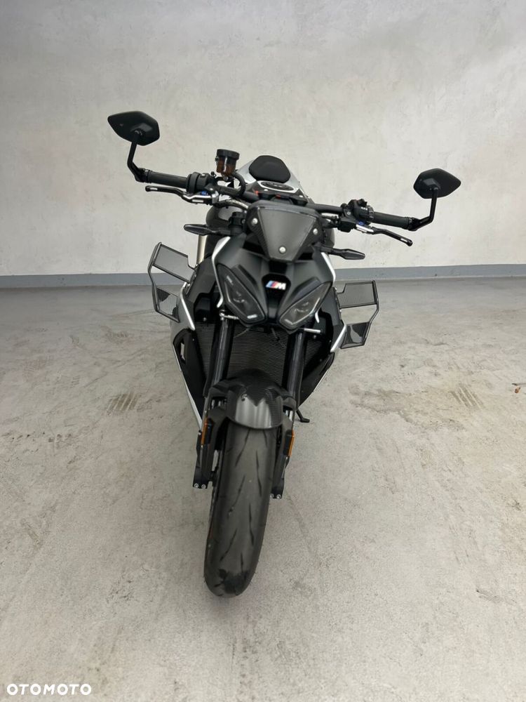 BMW S - 5