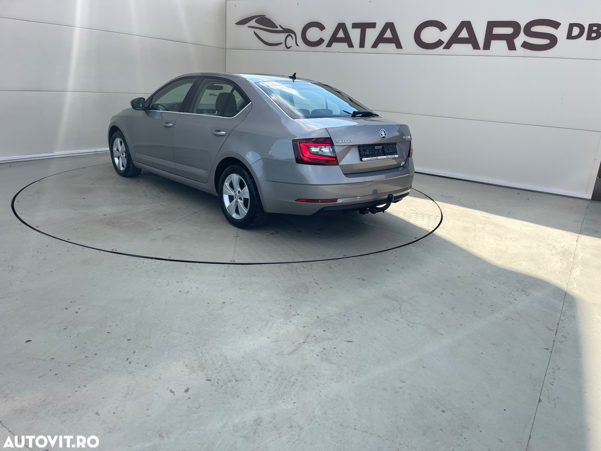 Skoda Octavia 1.6 TDI DSG Style - 9