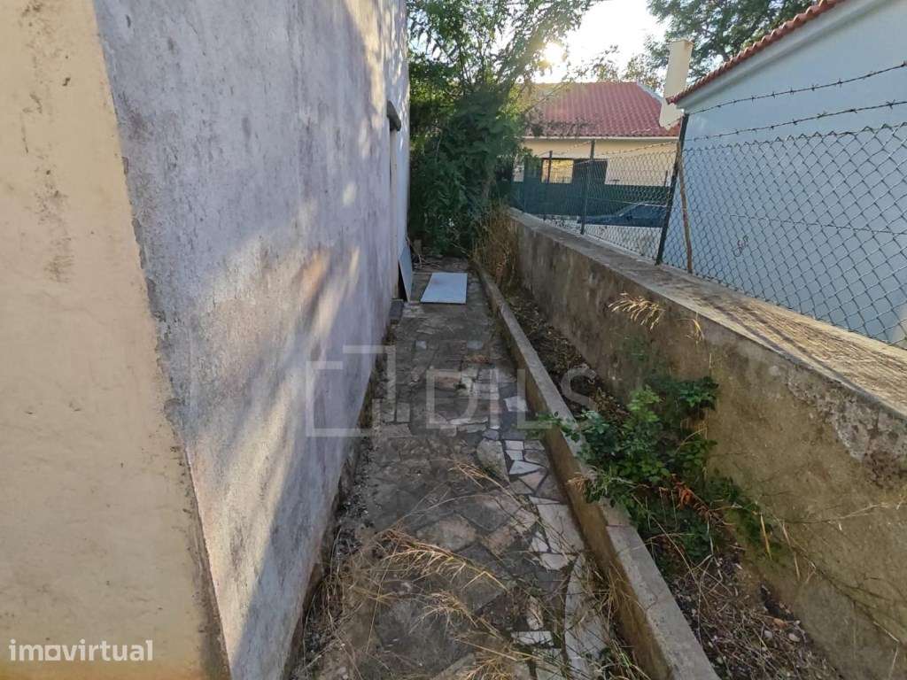 Moradia T3 em Cascais para reabilitação total, com projeto aprovado - Grande imagem: 4/24