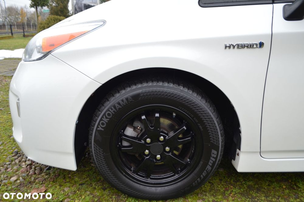 Toyota Prius (Hybrid) - 13