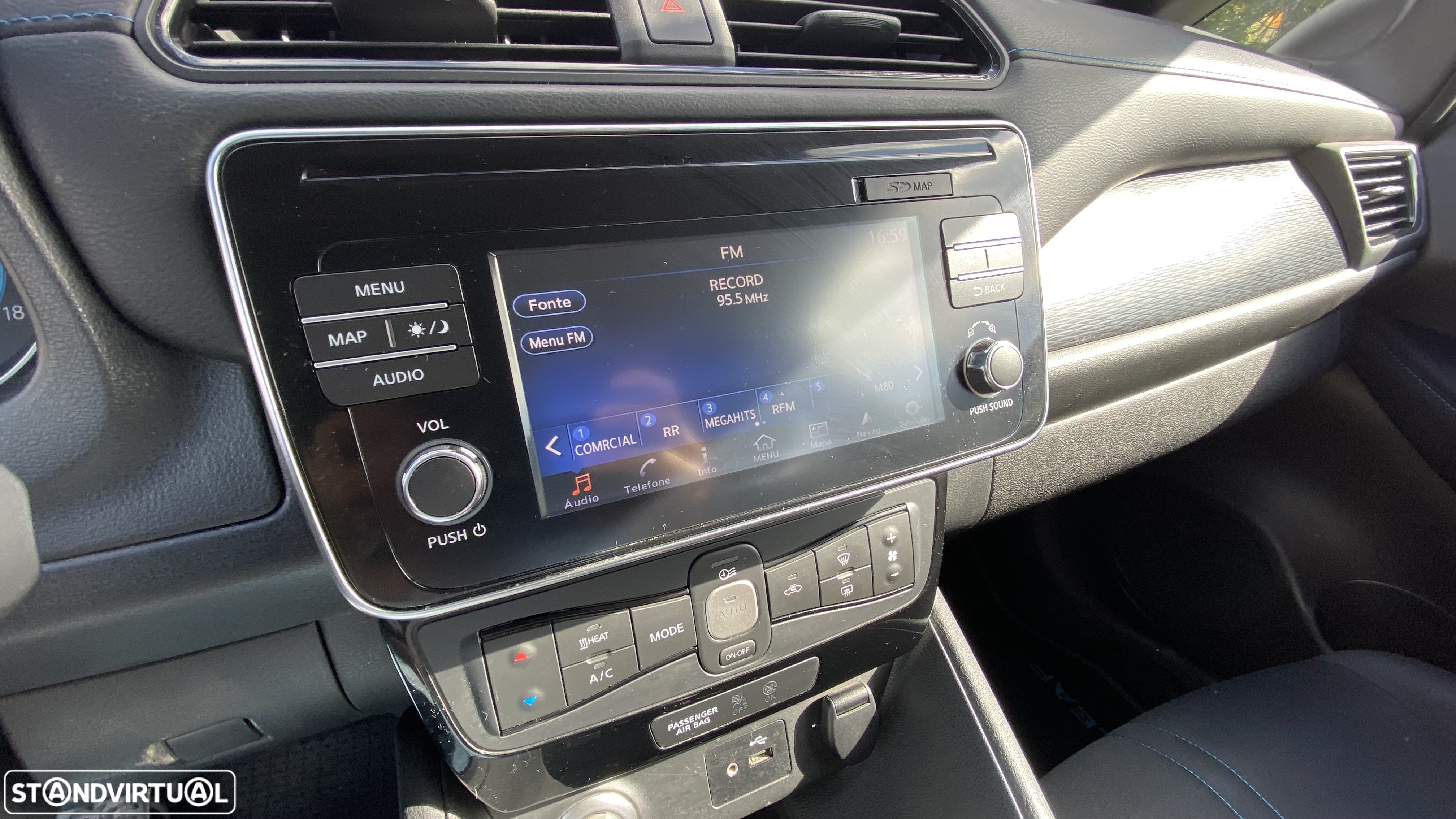 Nissan Leaf N-Connecta - 34