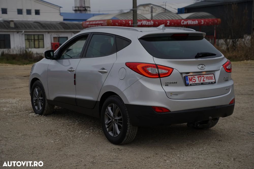 Hyundai ix35 2.0 CRDI 4WD Fifa World Cup Gold Edition - 5