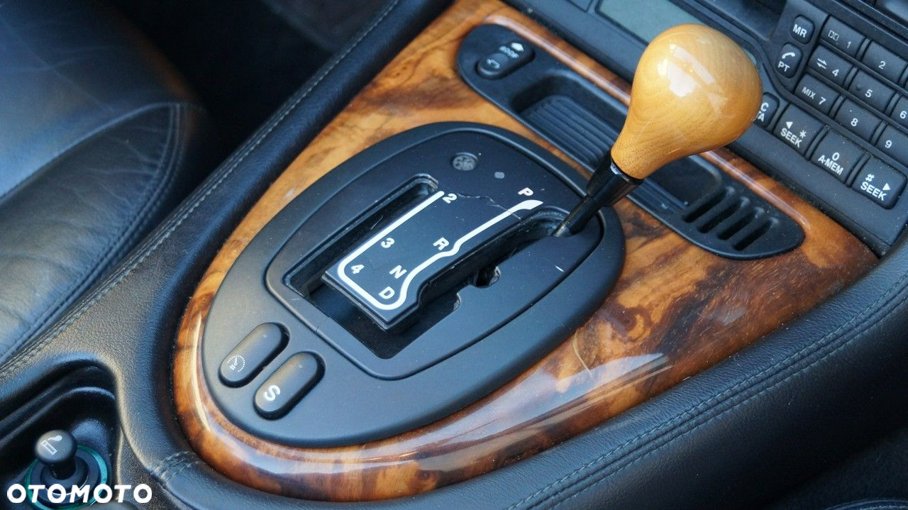 Jaguar XK8 - 25