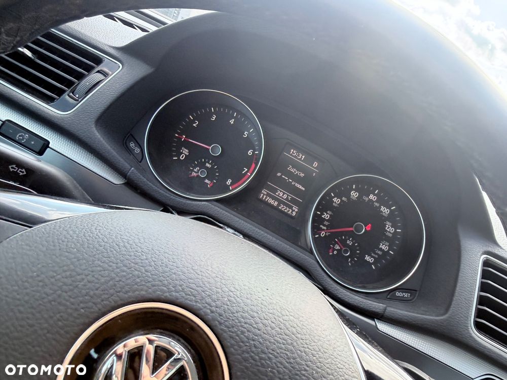 Volkswagen Passat - 20