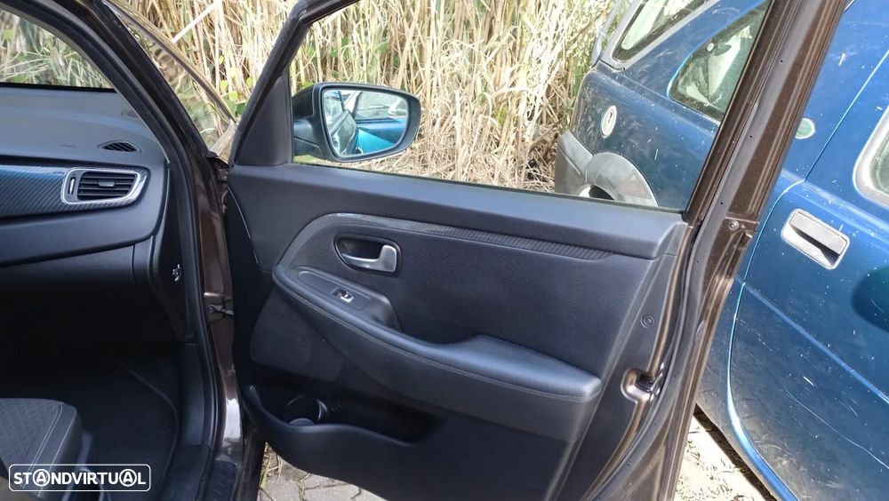 Kia Carens 1.7 CRDi ISG EX - 26