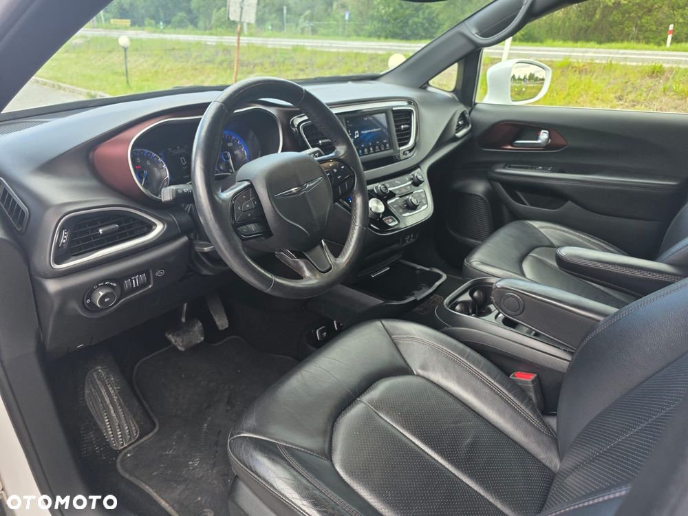 Chrysler Pacifica - 14