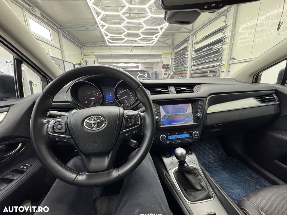 Toyota Avensis 2.0 D-4D Elegance - 13