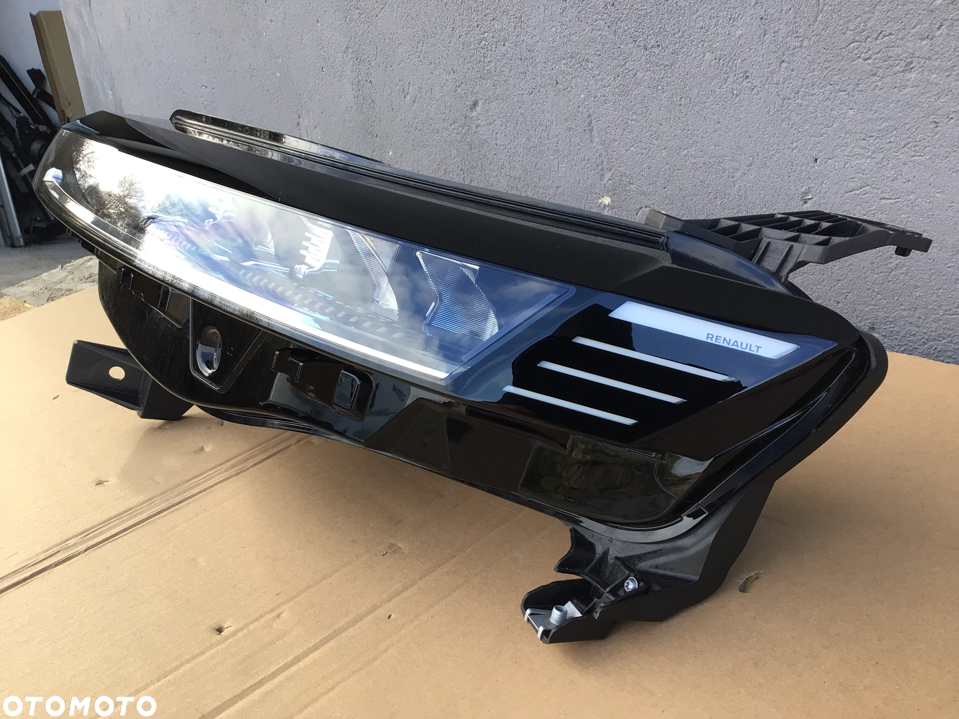 Lampa przednia lewa Renault Megane V 5 E-tech - 2