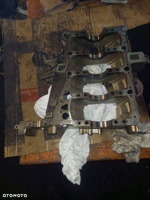 Podpora wału miski olejowej audi 4.2 fsi CFS - 1