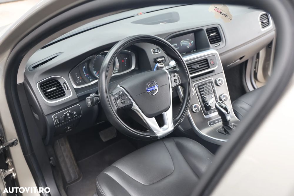 Volvo V60 D6 Plug-In-Hybrid AWD Geartronic Momentum - 8