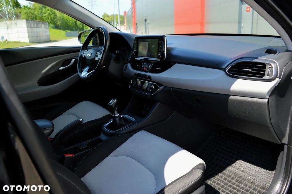 Hyundai i30 blue Kombi 1.6 CRDi YES Gold - 10